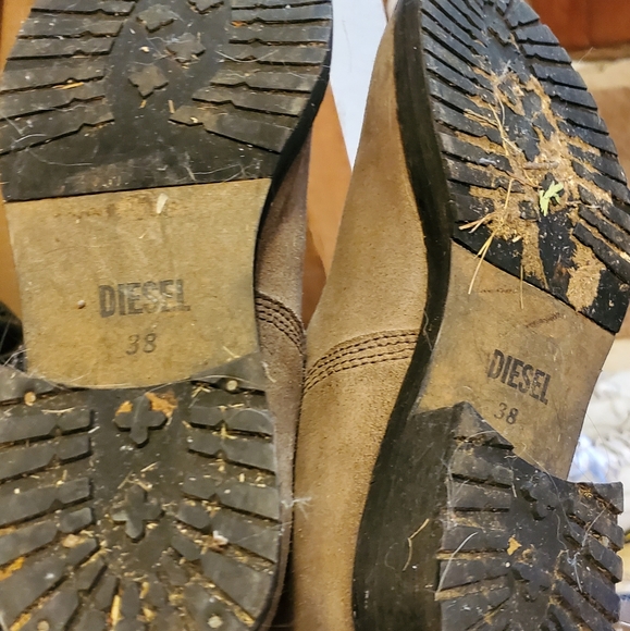 **SOLD**  Kids youth size 4 UGG Boots - Picture 8 of 8